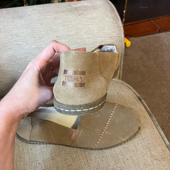 Toms tan fur lined slip on flats - Picture 3 of 5